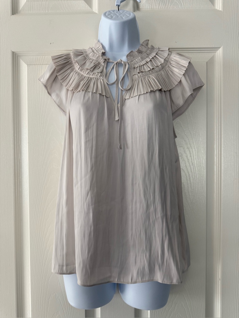 Rachel Zoe Dove Gray Pleated Ruffle Yoke Tie Neck Blouse Size S EUC